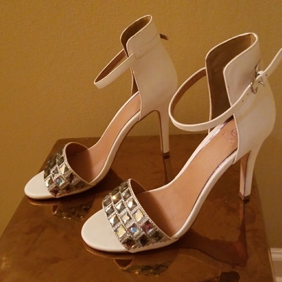 WHITE DIAMOND HEELS - Picture 3 of 4